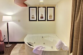 Blossom Hotel & Suites Traverse City