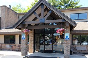 Blossom Hotel & Suites Traverse City