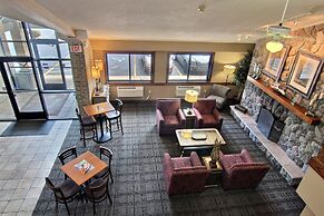 Blossom Hotel & Suites Traverse City