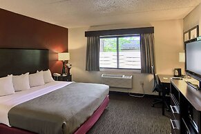 Blossom Hotel & Suites Traverse City