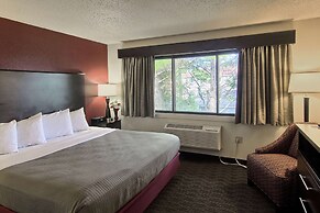 Blossom Hotel & Suites Traverse City