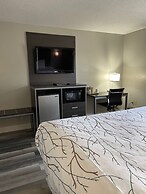 HomeTown Inn & Suites