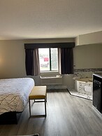 HomeTown Inn & Suites
