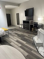 HomeTown Inn & Suites