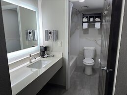 HomeTown Inn & Suites