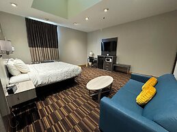 HomeTown Inn & Suites