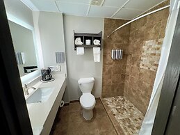 HomeTown Inn & Suites