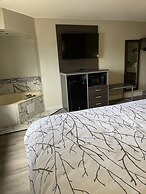 HomeTown Inn & Suites