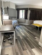 HomeTown Inn & Suites
