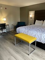 HomeTown Inn & Suites