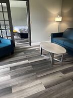 HomeTown Inn & Suites