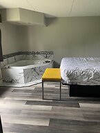 HomeTown Inn & Suites