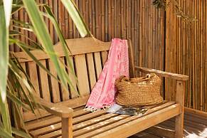 Sea Side by Zvieli Hotels