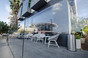 Sea Side by Zvieli Hotels