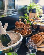 Sea Side by Zvieli Hotels