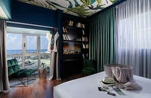 Sea Side by Zvieli Hotels