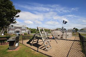 Colonial Acres Resort