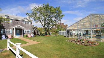 Colonial Acres Resort