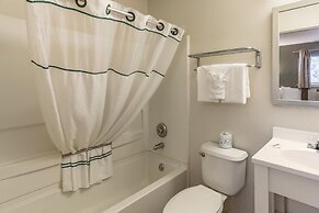 HomeTowne Studios by Red Roof Orlando - Casselberry