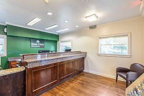 HomeTowne Studios by Red Roof Orlando - Casselberry