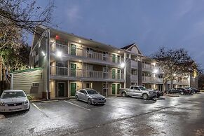 HomeTowne Studios by Red Roof Orlando - Casselberry