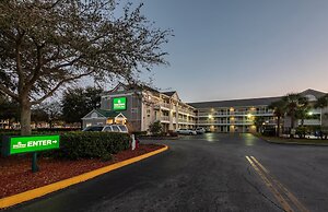 HomeTowne Studios by Red Roof Orlando South