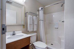 HomeTowne Studios by Red Roof Orlando South