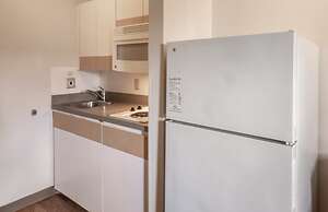 HomeTowne Studios by Red Roof Orlando South