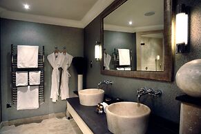 Alexander House And Utopia Spa