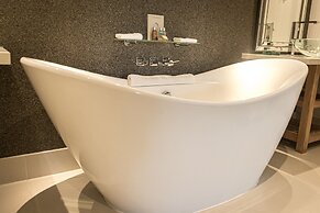 Alexander House And Utopia Spa