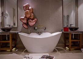Alexander House And Utopia Spa