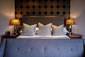 Alexander House And Utopia Spa