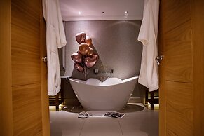 Alexander House And Utopia Spa