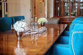 Alexander House And Utopia Spa