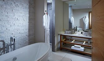 Alexander House And Utopia Spa