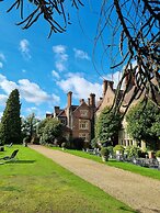 Alexander House And Utopia Spa