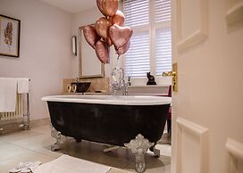 Alexander House And Utopia Spa