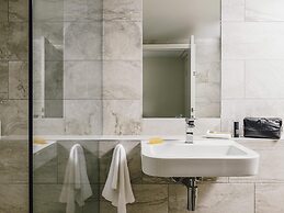 Quay West Suites Melbourne