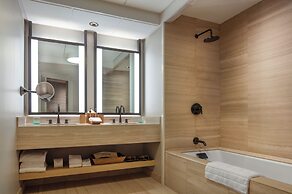 Mauna Lani, Auberge Resorts Collection