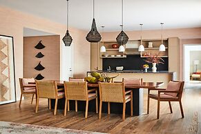 Mauna Lani, Auberge Resorts Collection