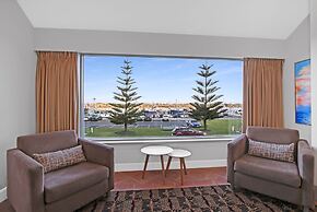 Bellevue on the Lakes