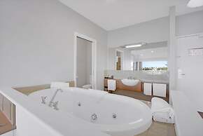 Bellevue on the Lakes