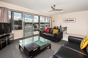 Bellevue on the Lakes