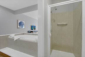 Bellevue on the Lakes