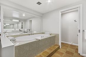 Bellevue on the Lakes