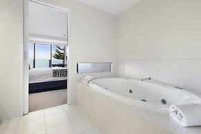 Bellevue on the Lakes