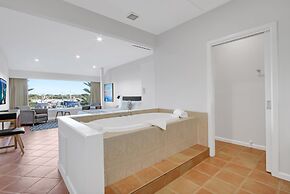 Bellevue on the Lakes