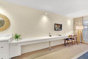 Bellevue on the Lakes