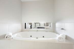 Bellevue on the Lakes