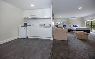 Belconnen Way Hotel Motel and Serviced Apartments